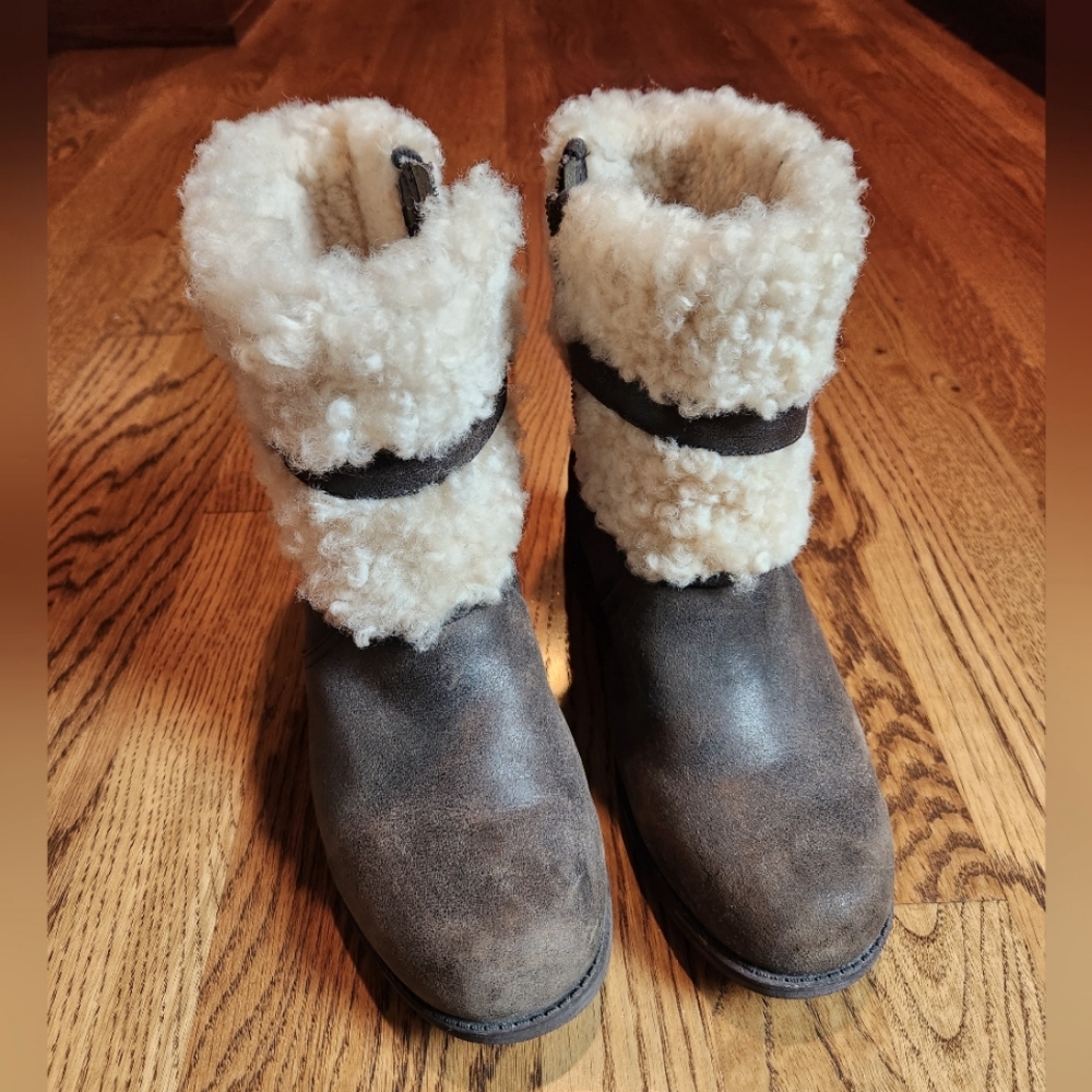 UGG Sheepskin Brown Leather Zippered Ankle Boots US7.5